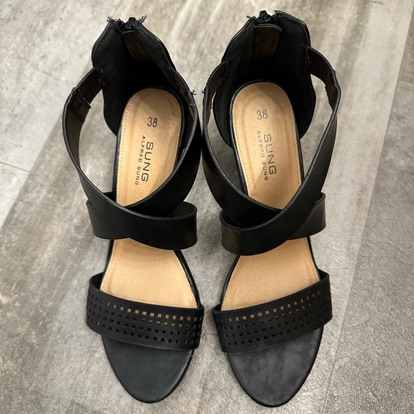 Alfred Sung Black Heels - Picture 2 of 5